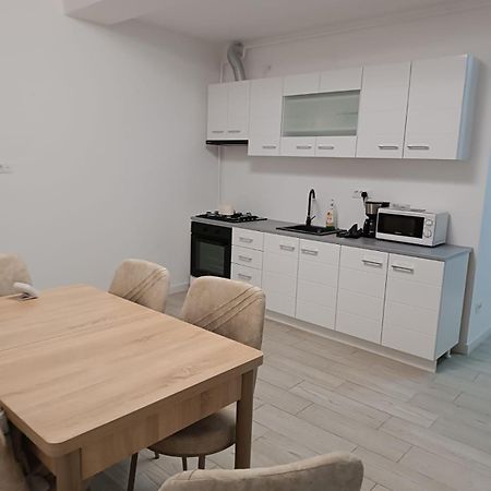 Apartament 2 Camere, Bloc Nou, Langa Promenada Moll, Capacitate 4 Persoane Craiova Buitenkant foto