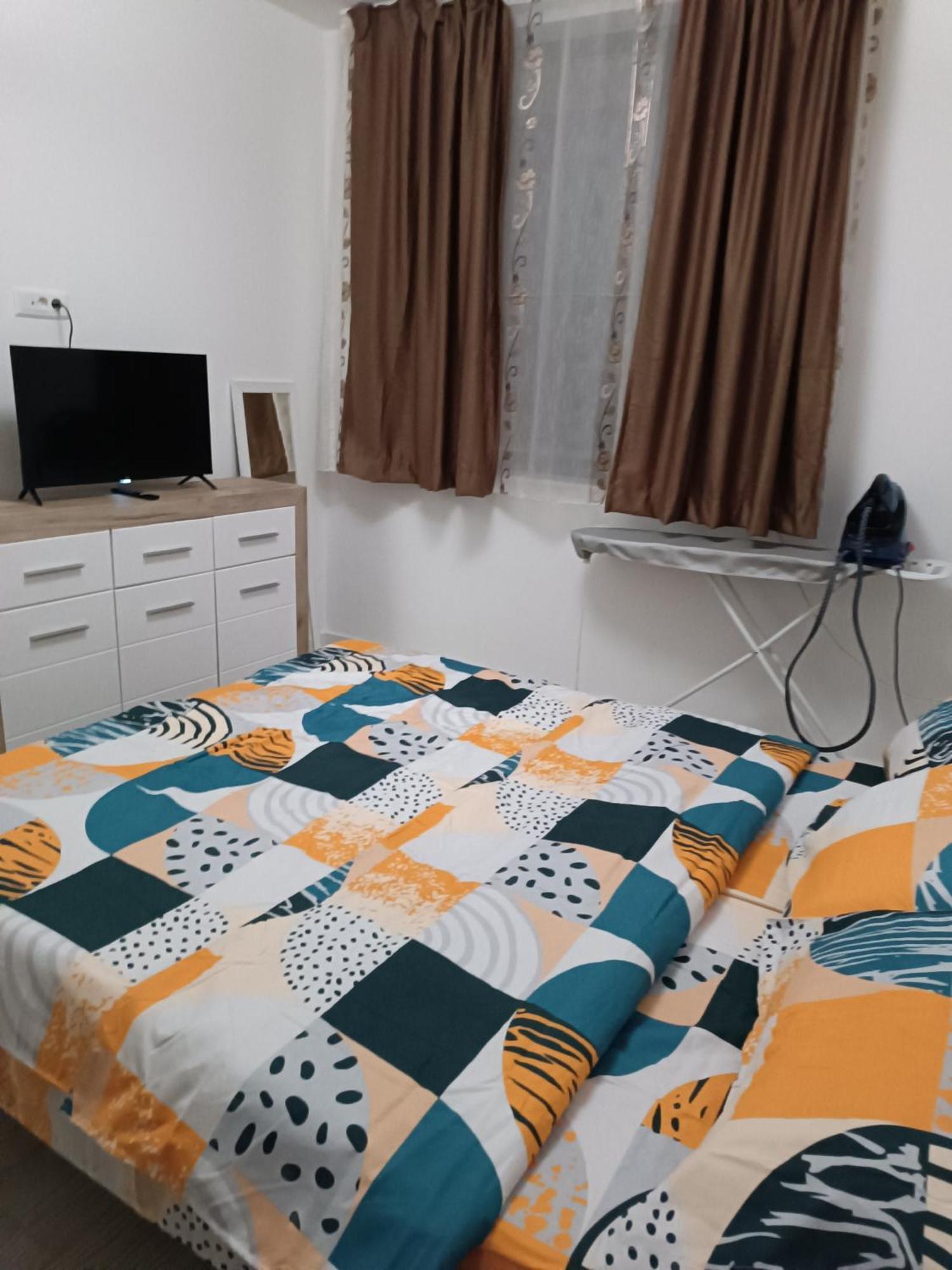 Apartament 2 Camere, Bloc Nou, Langa Promenada Moll, Capacitate 4 Persoane Craiova Buitenkant foto