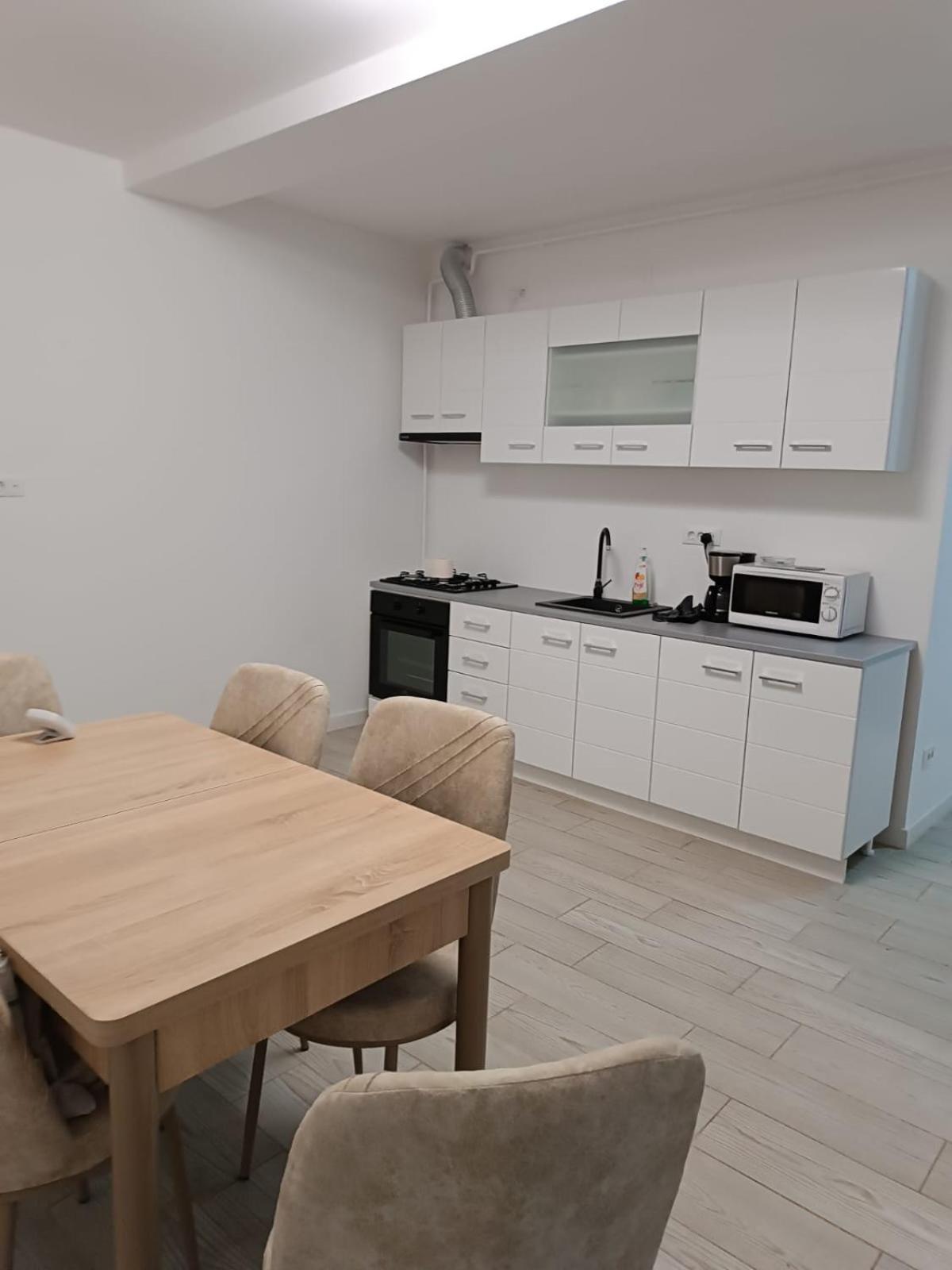 Apartament 2 Camere, Bloc Nou, Langa Promenada Moll, Capacitate 4 Persoane Craiova Buitenkant foto